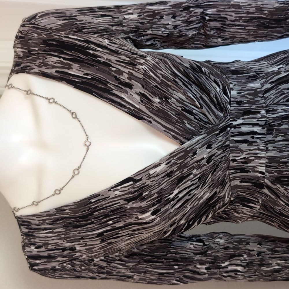 MaxAndCleo Knee Length V-neck Long Sleeve Dress Jersey Spandex Blend SzXS EUC
